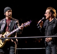 The Edge (links) und Bandkollege Bono