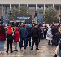 Der Gottesdienst auf dem Platz in Tirana